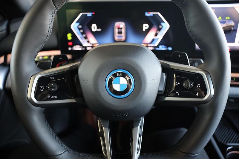 BMW Řada 5 530e xDrive Touring - fotka 27 z 32