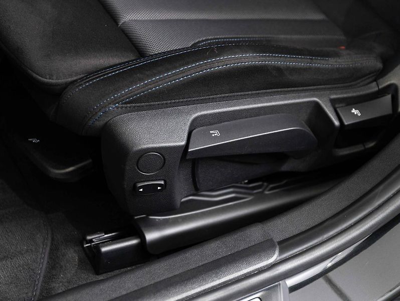 BMW Řada 3 330i xDrive Touring - fotka 19 z 20