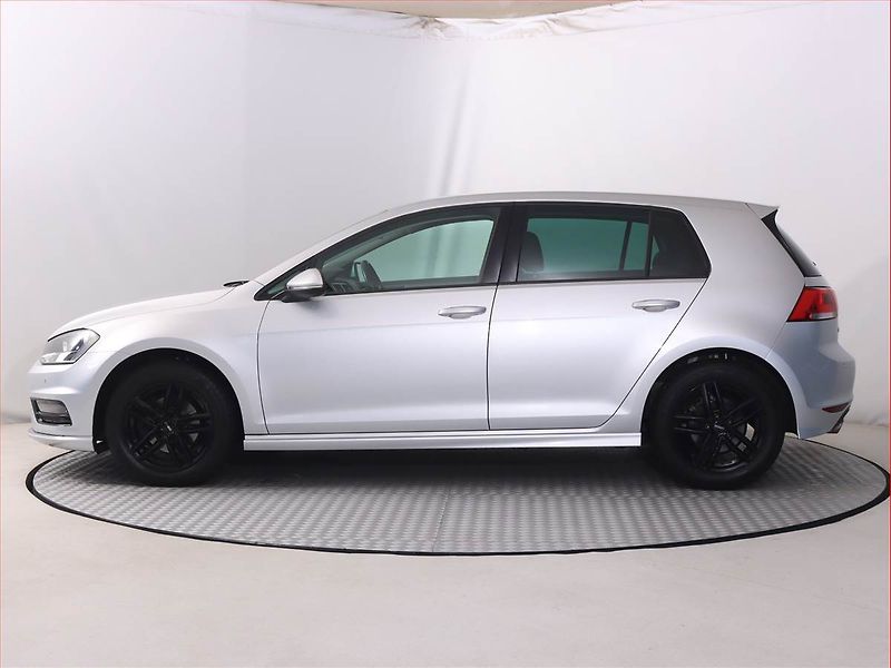 Volkswagen Golf (2016) 1.2 TSI, Automat, Serv.kniha - fotka 3 z 21
