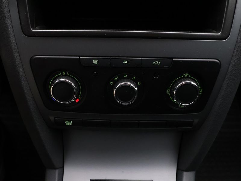 Škoda Octavia 1,6 i 75kW CZ 1.Maj Klima Tour - fotka 17 z 25