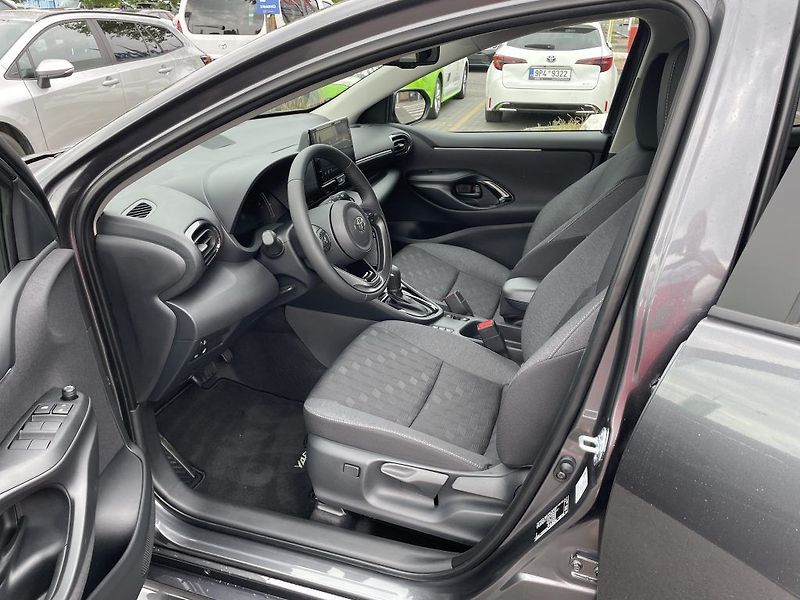 Toyota Yaris 1.5 Hybrid Style ODBĚR ihned - fotka 12 z 27