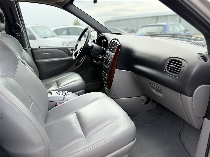 Chrysler Grand Voyager 3,3 V6 128kW A/T 7MÍST - fotka 25 z 26