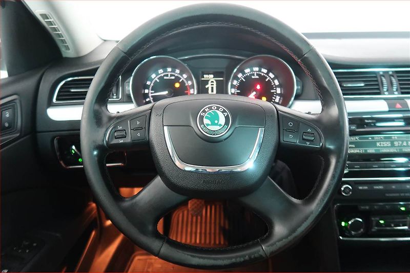 Škoda Superb (2010) 2.0 TDI, Xenony, Tempomat - fotka 15 z 16