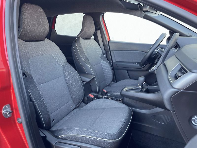 Renault Captur (2025) TECHNO 1,3TCe 160k EDC - fotka 8 z 19