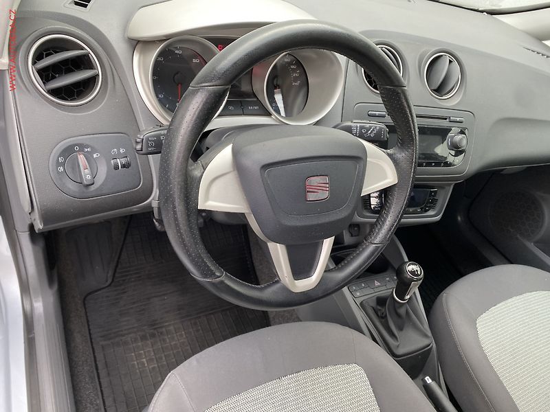 Seat Ibiza (2009) 1.9 TDi, AC - fotka 12 z 17