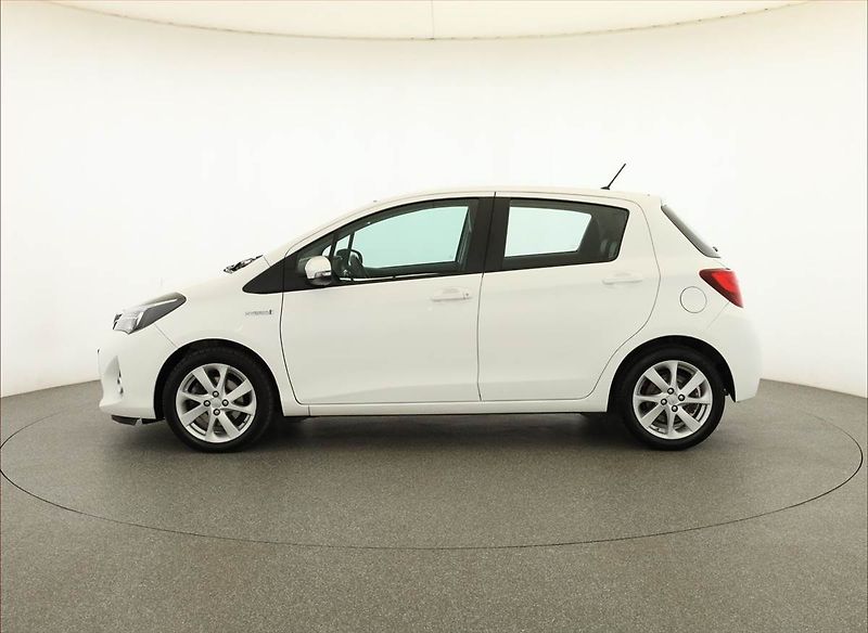 Toyota Yaris (2015) 1.5 Hybrid, Automat - fotka 3 z 18