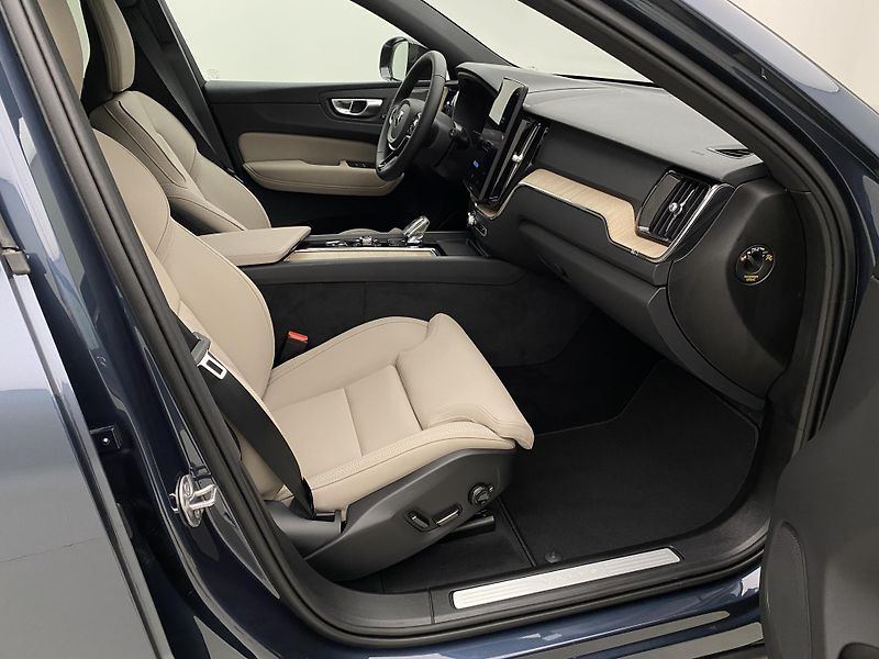 Volvo XC60 (2026) B5 AWD AUT DARK PLUS  - fotka 22 z 67