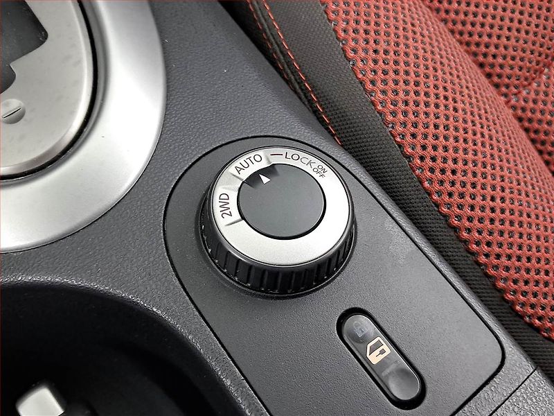 Nissan Qashqai (2007) 2.0, 4X4, Automat, Tempomat - fotka 16 z 19