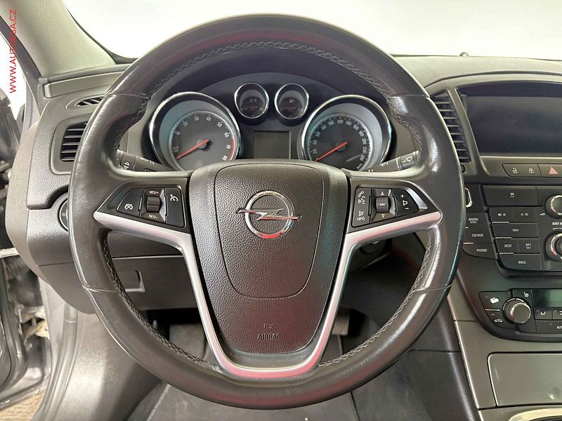 Opel Insignia (2011) 1.4T, Navi, výhřev sed - fotka 15 z 16