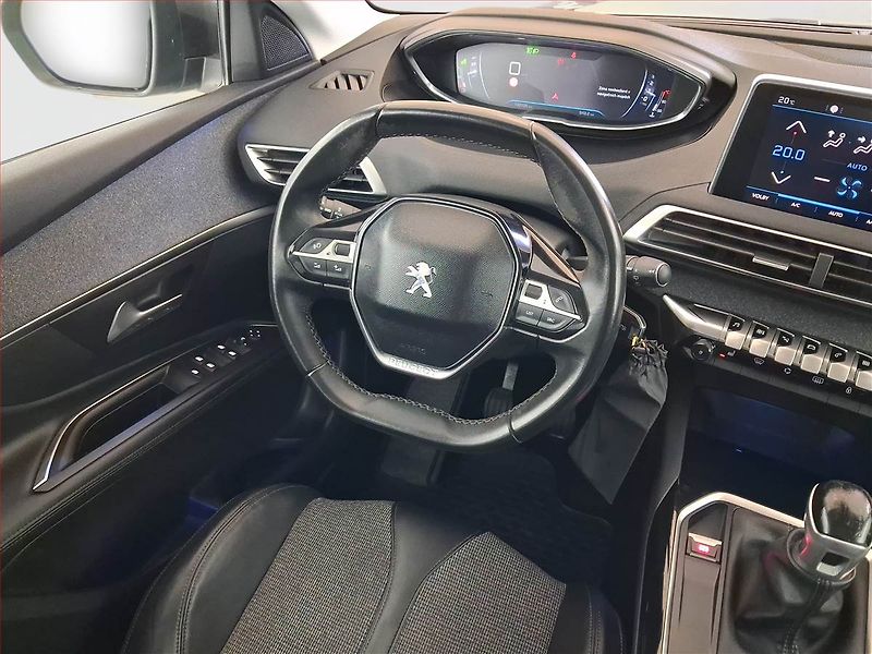 Peugeot 3008 (2017) 1.2 PureTech, Kůže, Navi - fotka 7 z 21