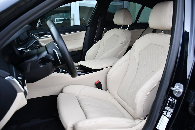 BMW Řada 5 520i M-SPORT 1M ČR REZERVACE - fotka 14 z 39
