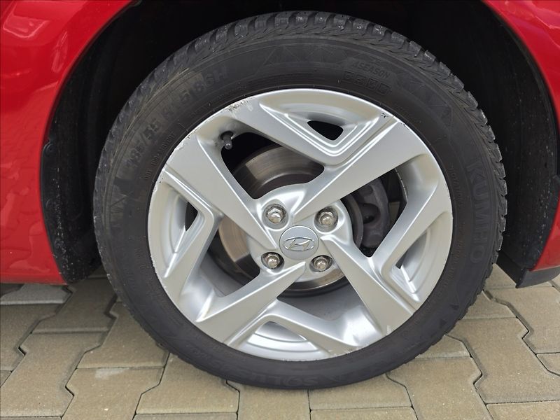 Hyundai i10 1,0 49KW vyhř. volat + sedadla - fotka 35 z 41