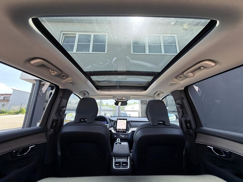 Volvo XC90 T8 AWD // PLUS DARK// PANORAMA - fotka 20 z 53
