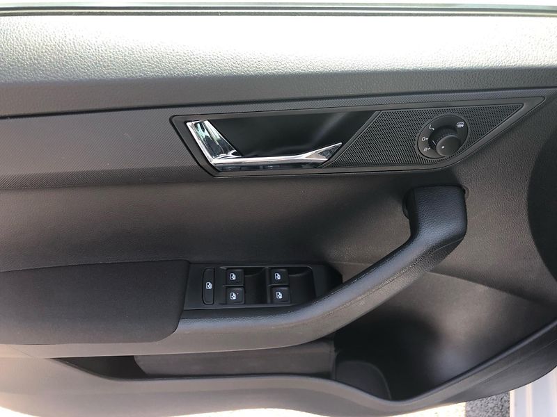 Škoda Fabia 1,0TSi 70kW STYLE PLUS - fotka 15 z 27