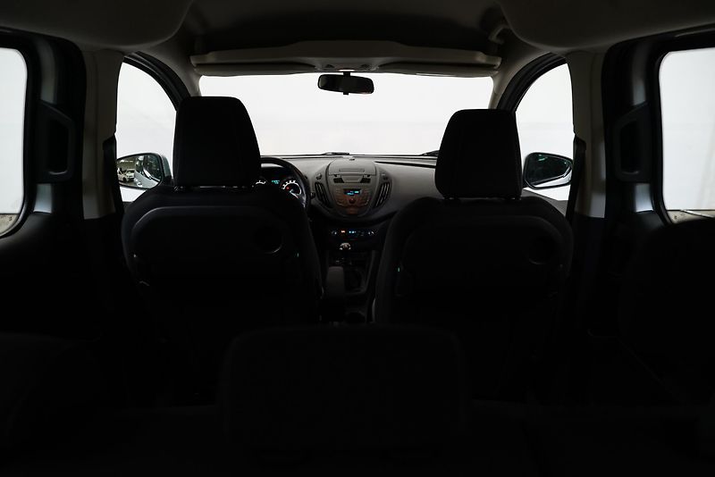 Ford Tourneo Courier - fotka 21 z 24