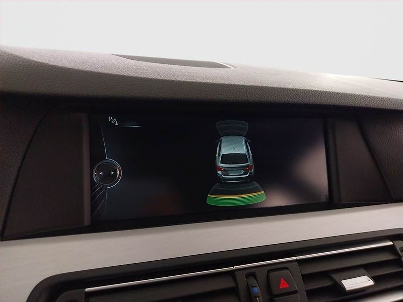 BMW Řada 5 (2013) 520d, Navi, Xenony, Tempomat - fotka 20 z 21