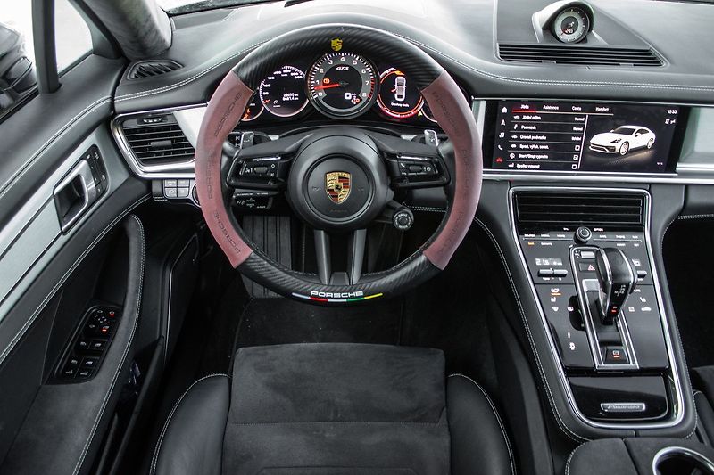 Porsche Panamera - fotka 11 z 27