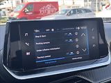 Peugeot 2008 1,2 PT  Allure EAT8 zár 4/28 - náhled 17