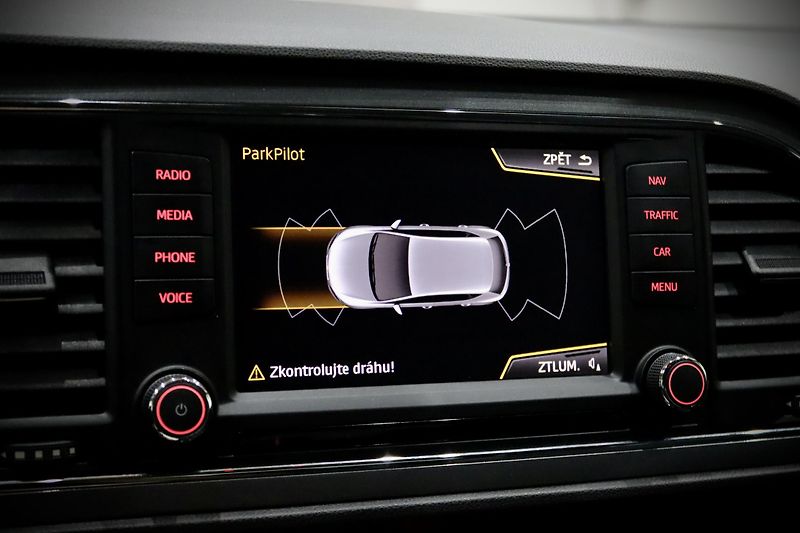 Seat Leon  1.4 TSI 92 kW FR - fotka 26 z 35