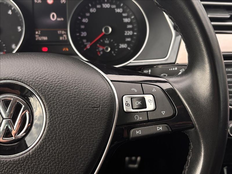 Volkswagen Passat 2,0 TDI 110kW BMT Highline - fotka 23 z 33