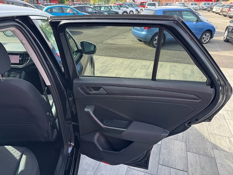 Volkswagen T-Roc (2019) IQ. DRIVE 1,5 TSI 110 KW - fotka 27 z 36