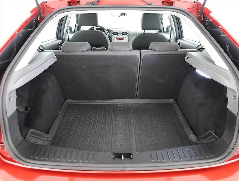 Ford Focus (2008) 1.6 16V, Serv.kniha, nová STK - fotka 11 z 11