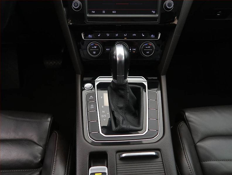 Volkswagen Passat (2016) 2.0 TDI, Automat, Serv.kniha - fotka 13 z 22