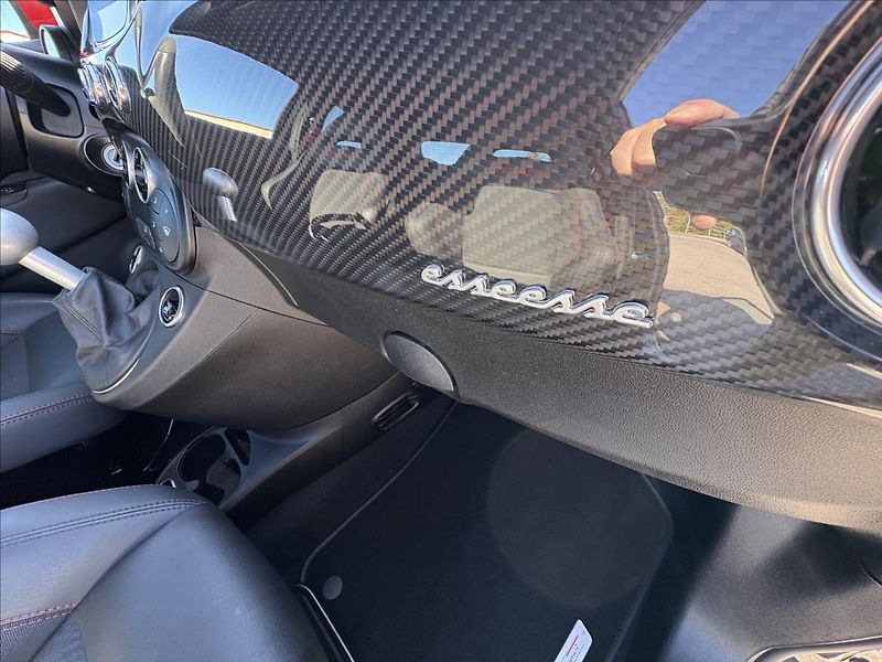 Abarth 595C 1,4 ESSEESSE 132 kW,Xenon,Navi - fotka 23 z 42