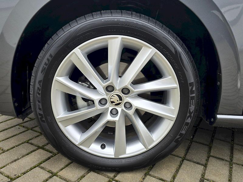 Škoda Scala (2024) 1,0TSI 85KW DSG TOP SELECTION - fotka 29 z 31