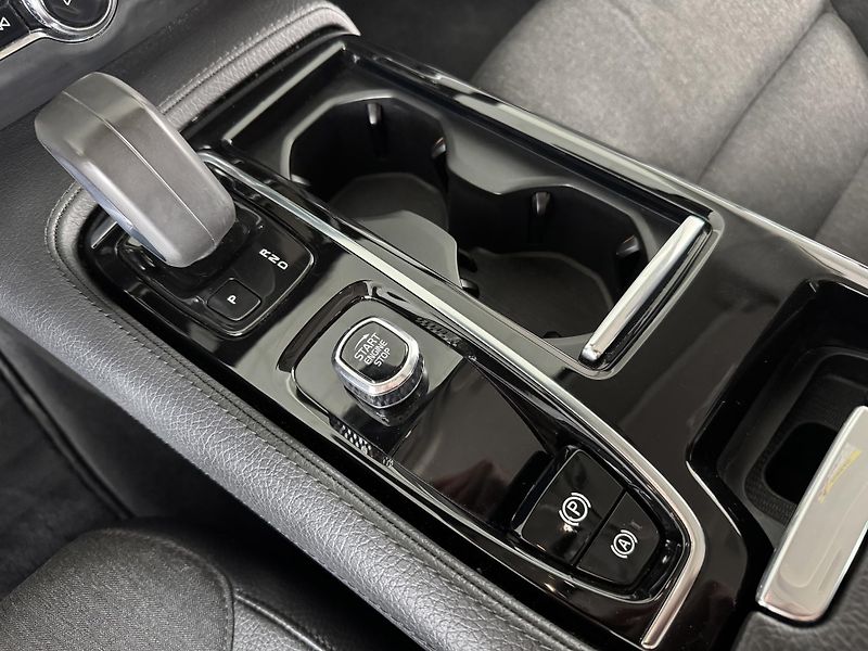 Volvo V90 T6 AWD*Recharge*KeyLess*Tažné - fotka 24 z 37
