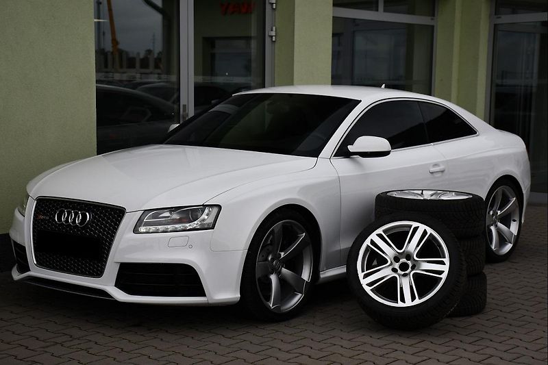 Audi RS 5 4.2 V8 B&O PO VELKÉM SERVISE  - fotka 2 z 45