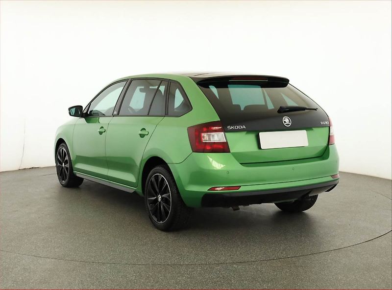 Škoda Rapid (2018) Spaceback 1.0 TSI, Xenony - fotka 4 z 19