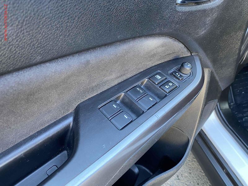 Suzuki Vitara (2019) 1.4BJet, Style, AT, LED - fotka 13 z 17