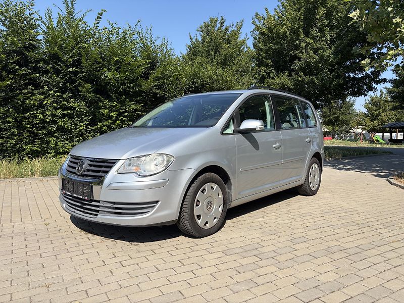 Volkswagen Touran 1.6 75kw Trendline 7 míst - fotka 2 z 25