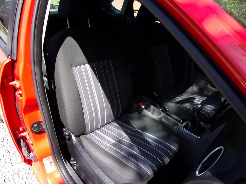 Ford Focus (2009) 1.6i74kW ATTRACTIVE PO SERVISU - fotka 18 z 18