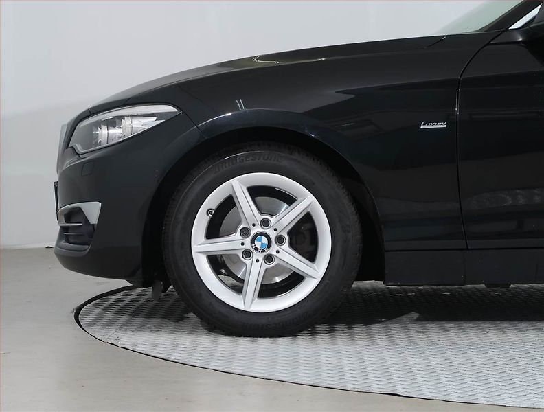 BMW Řada 2 (2018) 218i, Automat, Serv.kniha - fotka 15 z 21