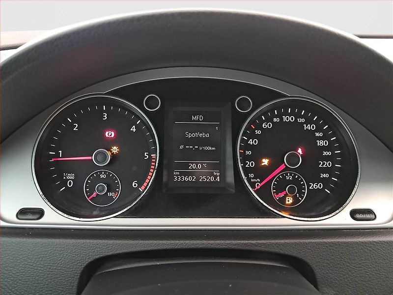 Volkswagen Passat (2011) 2.0 TDI, po STK, jezdí skvěle - fotka 11 z 16