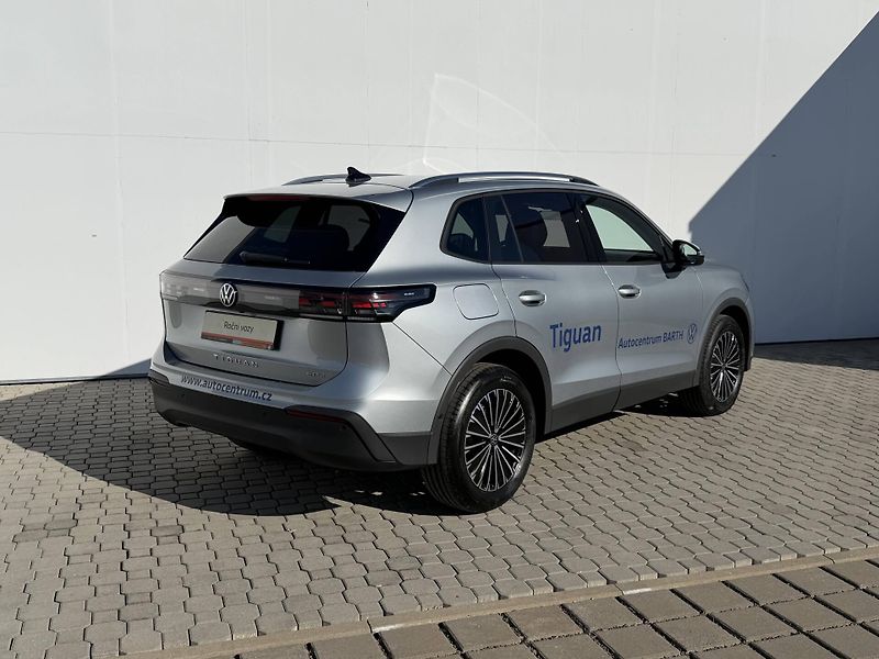 Volkswagen Tiguan (2025) People 7DSG mHEV 1,5eTSI - fotka 2 z 25