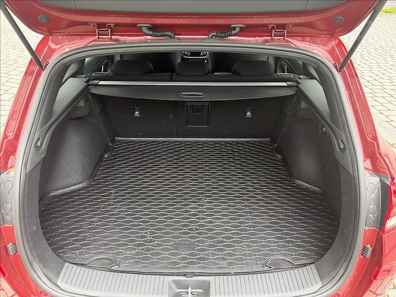 Hyundai i30 1,5 T-GDI N-Line - fotka 13 z 19