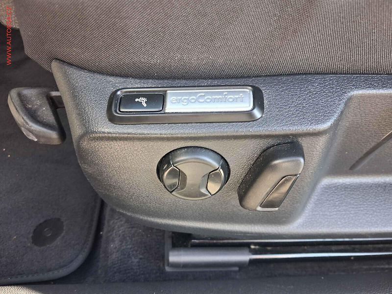 Volkswagen Passat (2017) 1.4 TSi, Comfortline, navi - fotka 11 z 19