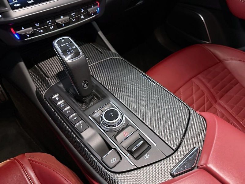 Maserati Levante (2022) 2.0 T Hybrid Q4 (4x4) 330k AT8 - fotka 18 z 27