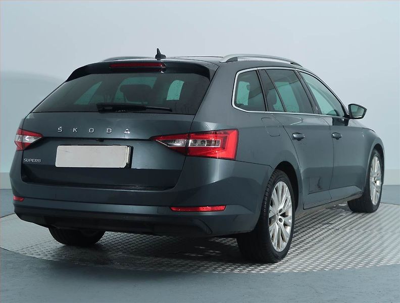 Škoda Superb (2020) 1.6 TDI, Automat, Navi - fotka 5 z 19