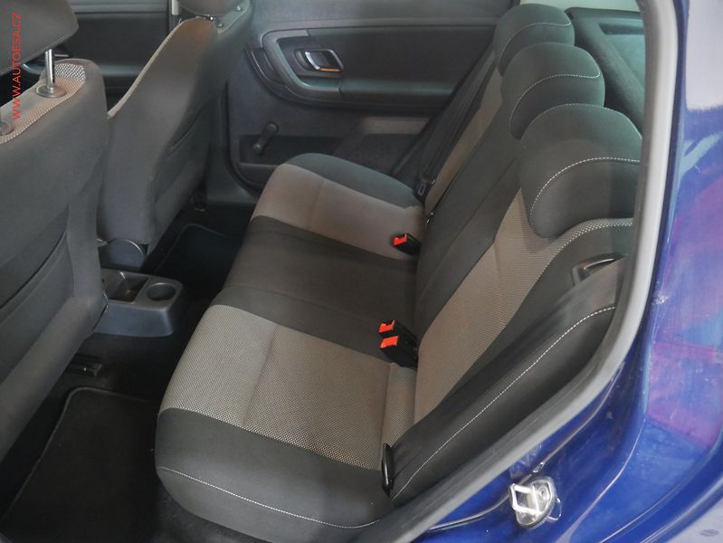 Škoda Fabia (2012) 1.6TDi, ČR, Ambiente, AC, TZ - fotka 10 z 13