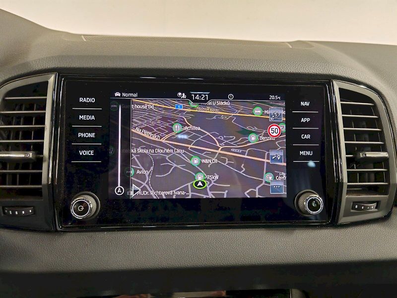 Škoda Karoq (2025) 1.5 TSI 110 kW Sportline - fotka 10 z 31