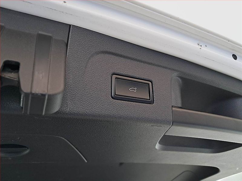 Volkswagen Touran (2018) R-Line 1.5 TSI - fotka 16 z 21