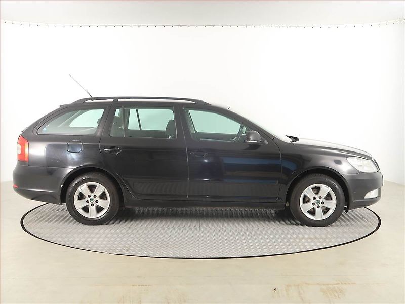 Škoda Octavia (2011) 1.6 TDI, Automat, Serv.kniha - fotka 6 z 17