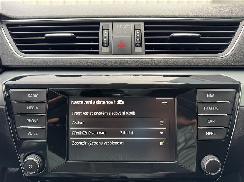 Škoda Superb 1,6 TDI Navi TZ park. kamera - fotka 42 z 50