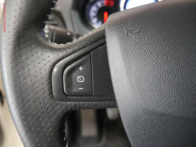 Renault Fluence (2013) 1.6 16V, 2.maj,ČR, AC, temp - fotka 12 z 20