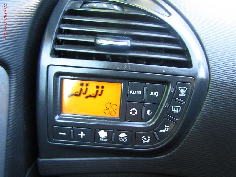 Citroën C4 Picasso (2011) 1.6VTi, Attraction, tempo - fotka 17 z 20