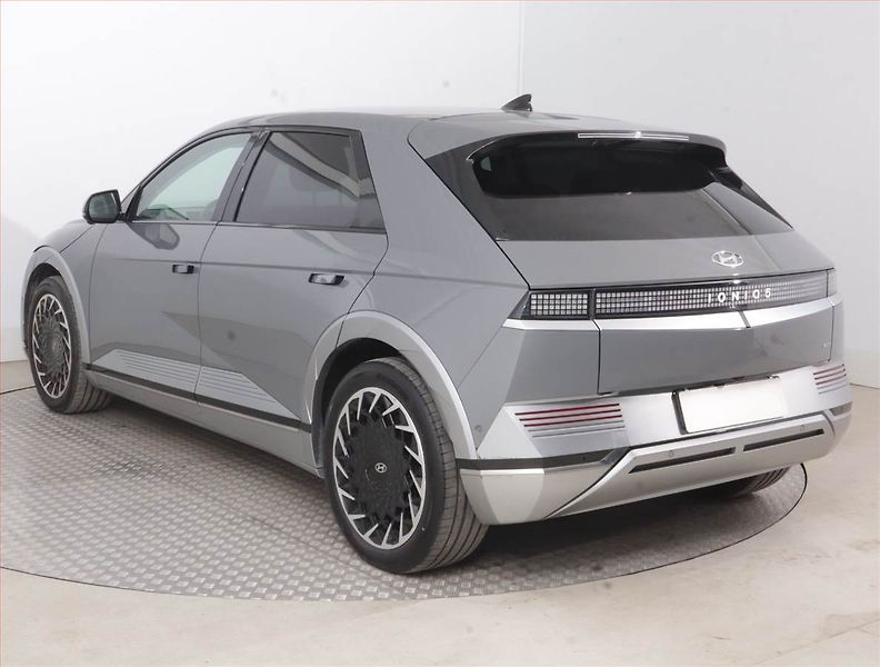Hyundai Ioniq 5 (2022) Power 4x4, SoH 94% - fotka 4 z 21